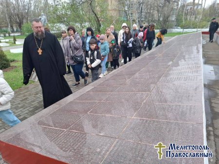 Протоиерей Максим Смирнов вместе с краеведами провели экскурсию по местам воинской славы.