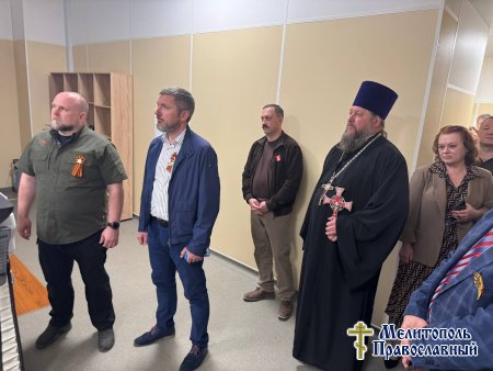 Протоиерей Максим Смирнов освятил памятник медработникам погибшим во время ВОВ.