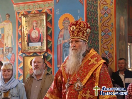 Епископ Бердянский и Приморский Феодор возглавил праздничную литургию в мелитопольском Соборе
