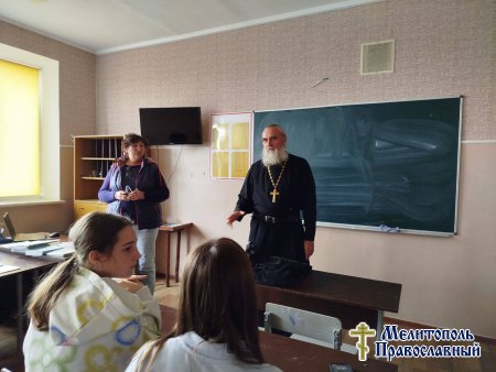 По поручению прот. Максима Смирнова священник Александр Ерёмин провёл урок в "СОШ 4"