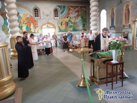 В храмах епархии прошли праздничные мероприятия, посвящённые Дню семьи, любви и верности