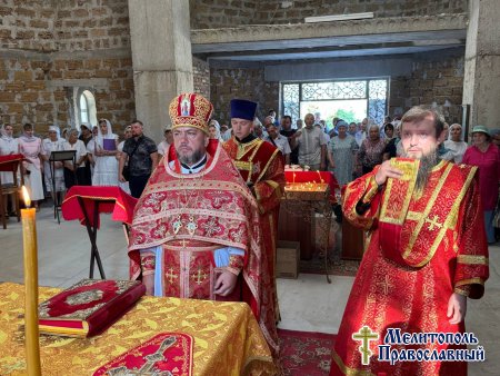 В день памяти святого великомученика и целителя Пантелеимона в храме состоялось праздничное богослужение.