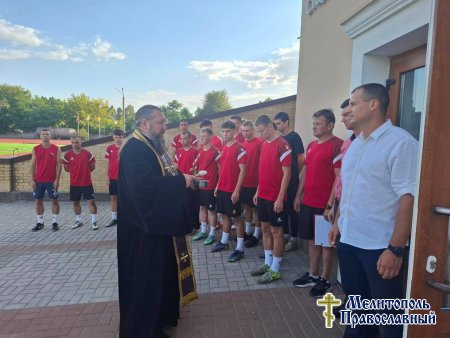 Протоиерей Максим Смирнов благословил сборную Запорожской области по футболу