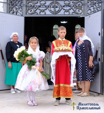 Епископ Бердянский и Приморский Петр совершил Божественную литургию в храме святого великомученика и целителя Пантелеимона