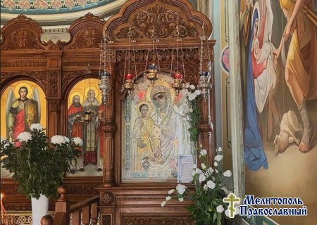 Почему принято приходить поклониться чудотворным и намоленным иконам?