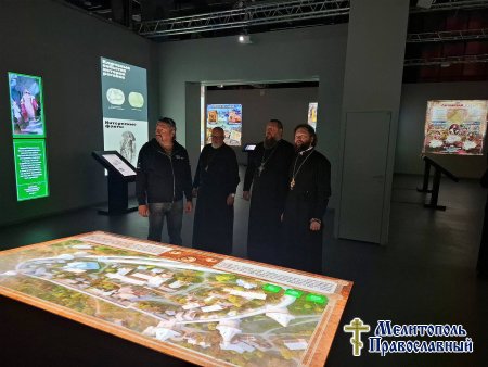Епископ Бердянский и Приморский Петр посетил Мультимедийный исторический парк «Россия — моя история»