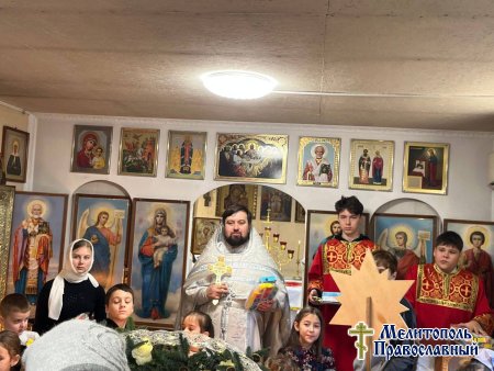 Воспитанники воскресной школы «Ковчег» при храме св. вмч. Пантелеимона подготовили рождественские песнопения