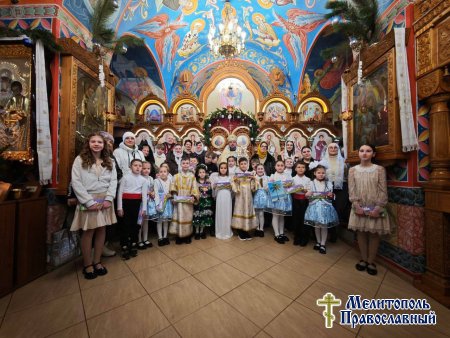 Ученики 1-А и 5-А классов ГБУ ОО ЗОШ # 1 поздравили прихожан со светлым праздником Рождества Христова