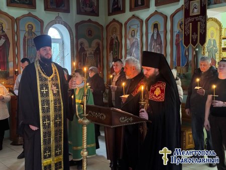 Архимандрит Иоанн (Прокопенко) возглавил чтение Великого канона прп. Андрея Критского в храме прп. Серафима Саровского