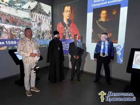Владыка Пётр посетил открытие историко-правовой выставки о защите суверенитета РФ