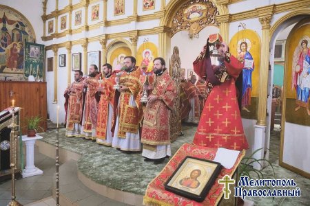 Епископ Пётр возглавил праздничное богослужение в храме Иоанна Кронштадтского в день Всех святых Запорожья